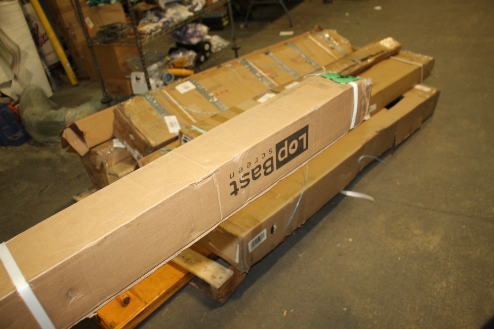 LopBast 8' Pull Down Projector Screen