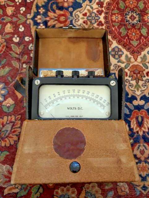 Vintage Weston Electric DC Voltmeter Zero Corrector In Leather Case 30/300