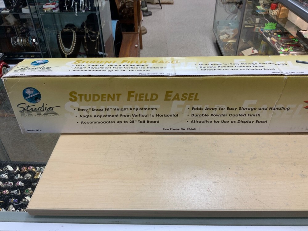 student field easel model #13152 Black - NIB