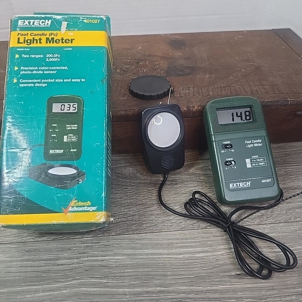 EXTECH 401027 FOOT CANDLE DIGITAL LIGHT METER - TWO RANGE  200FC/2000FC