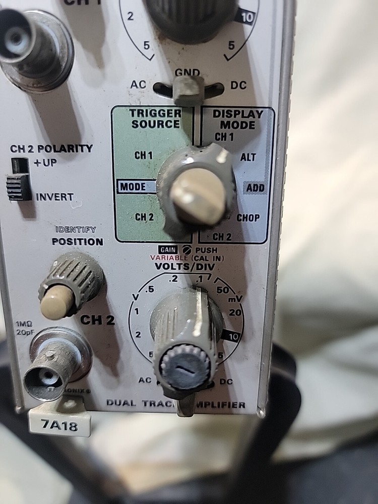 TEKTRONIX 7A18 DUAL TRACE AMPLIFIER PLUG-IN MODULE - UNTESTED