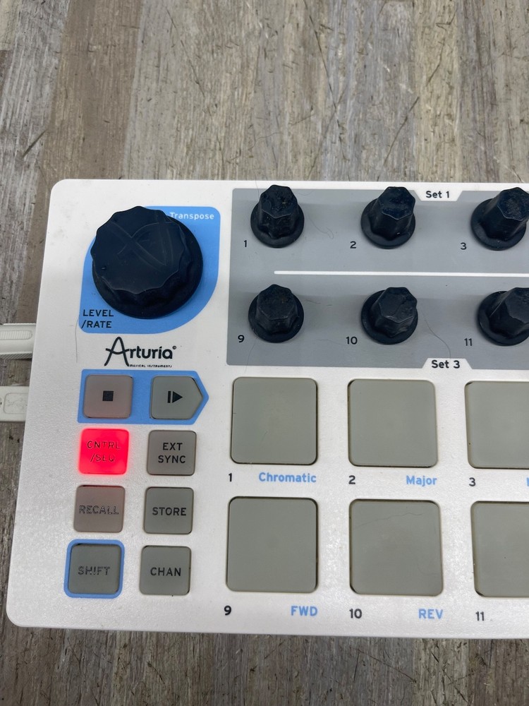 Arturia BeatStep White MIDI Controller & Sequencer w/ USB Cable - Clean
