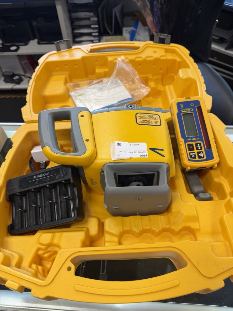 Spectra Precision Laser Level with Hl450 Receiver (LL300S)