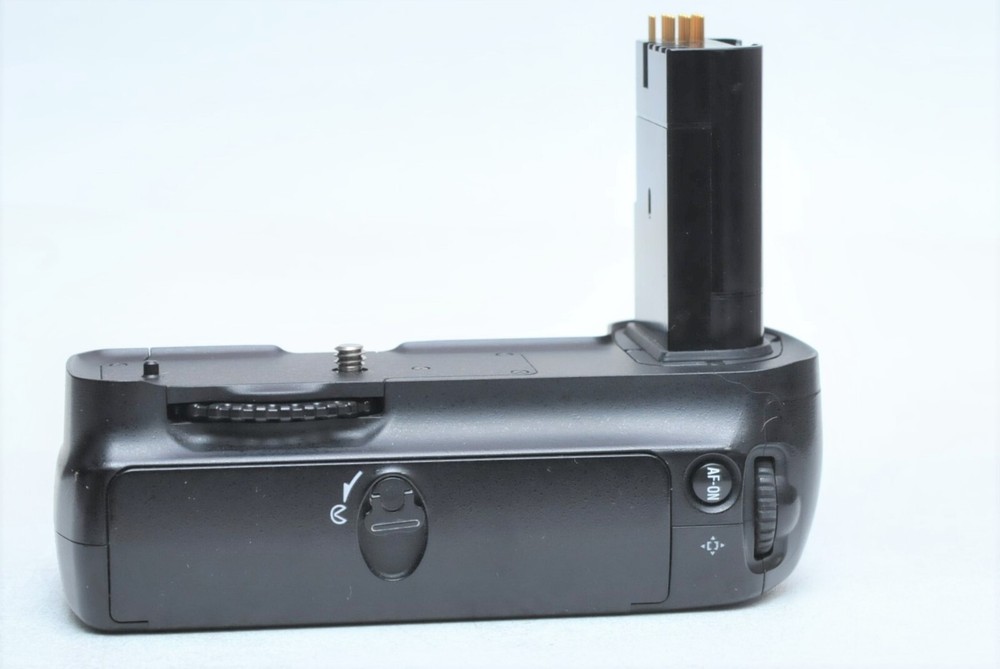 Nikon OEM MB-D200 Battery Pack Grip for Nikon D200