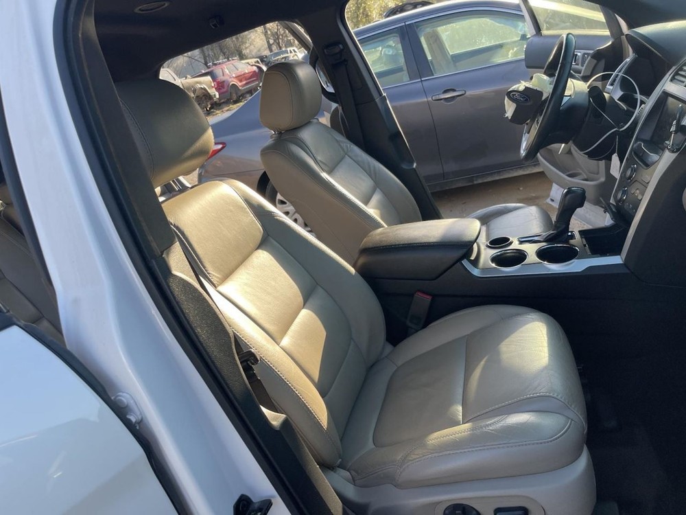 Info-GPS-TV Screen Front Display 8" Screen Fits 13-14 EXPLORER 1014678