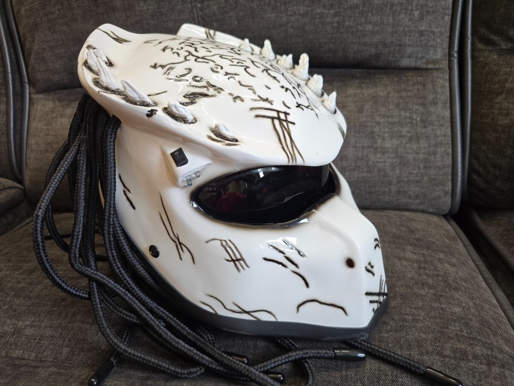 TOP PREDATOR MOTORCYCLE HELMET FIRE STYLE (DOT & ECE CERTIFIED). White, Medium