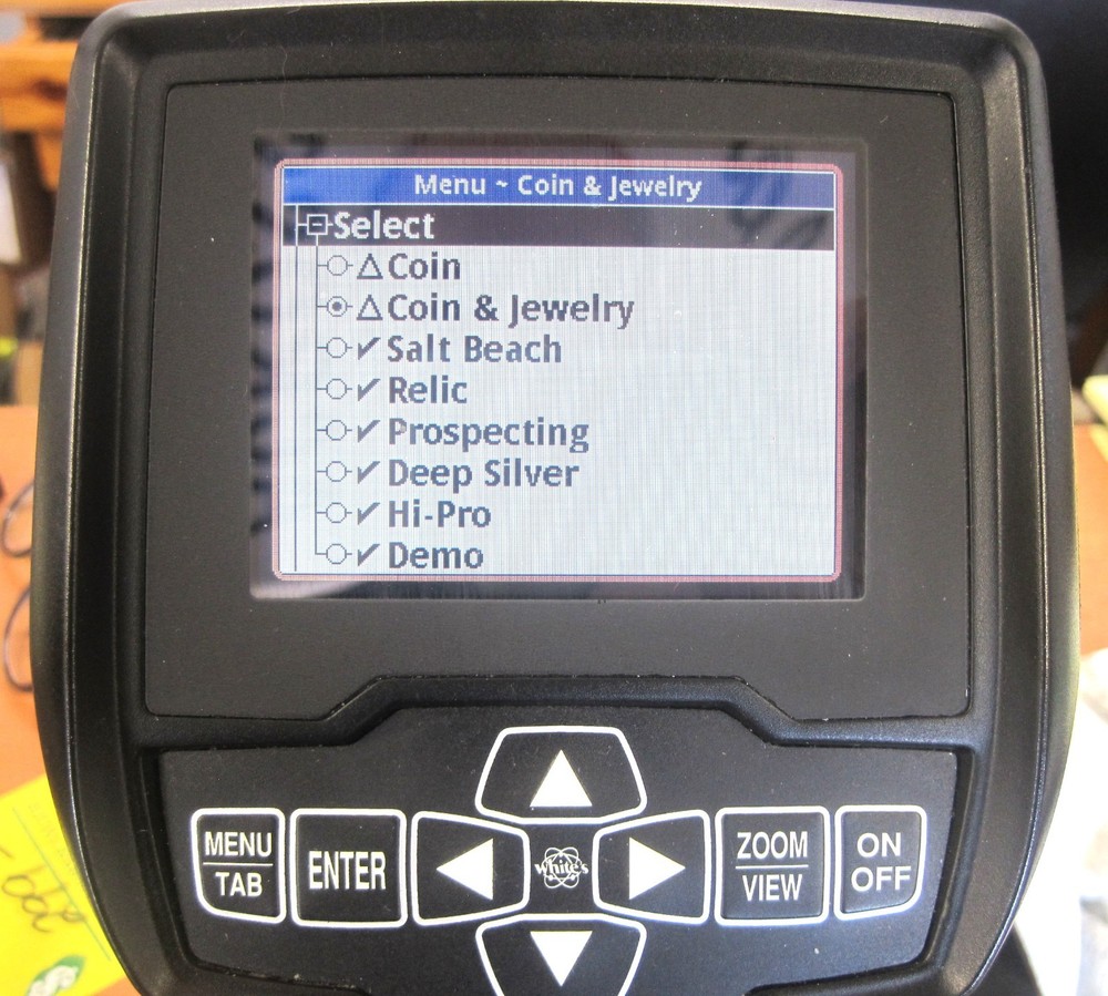 2011 Whites VX-3 Multi-Frequency Metal Detector Plus Hard Case! read description