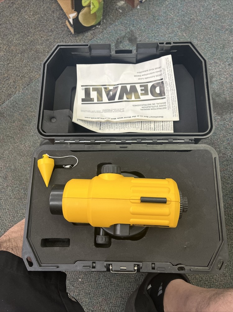 DEWALT DW096 Magnification Automatic Optical Level 26X with Case