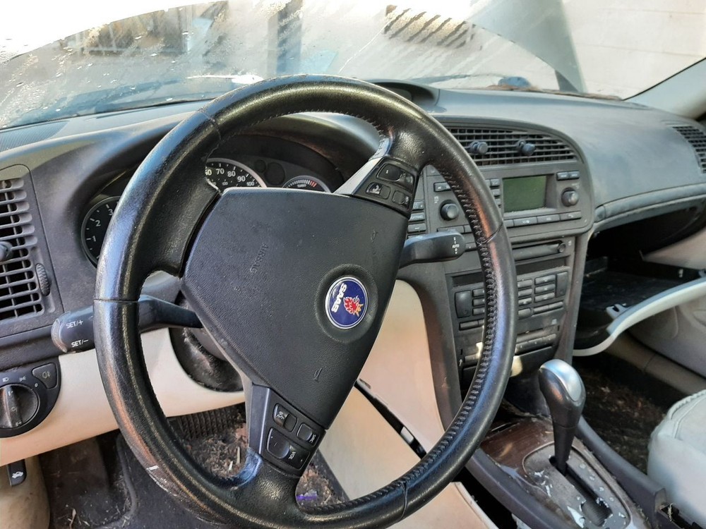 9-3 2004 High Mounted Stop Light 1068772