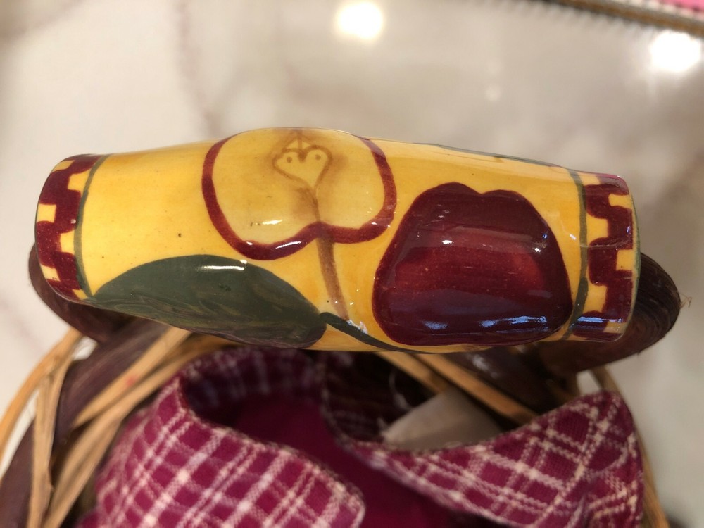 Basket with Ceramic Apple Handle Covers