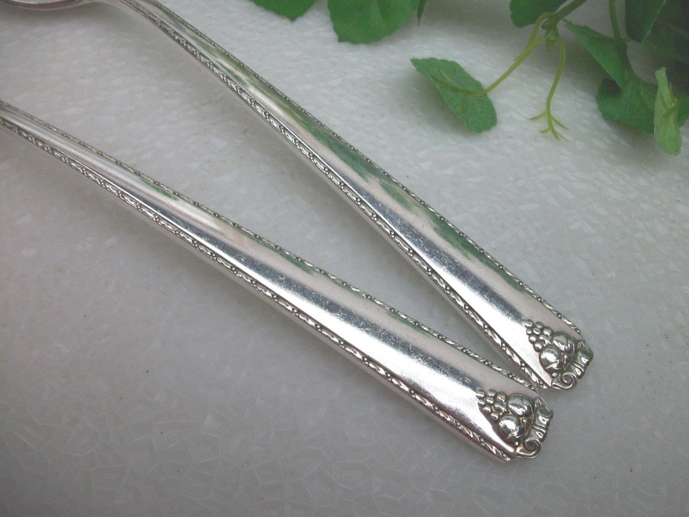 2 Oneida Prestige Plate BORDEAUX Silverplate Solid Serving Spoons 1945