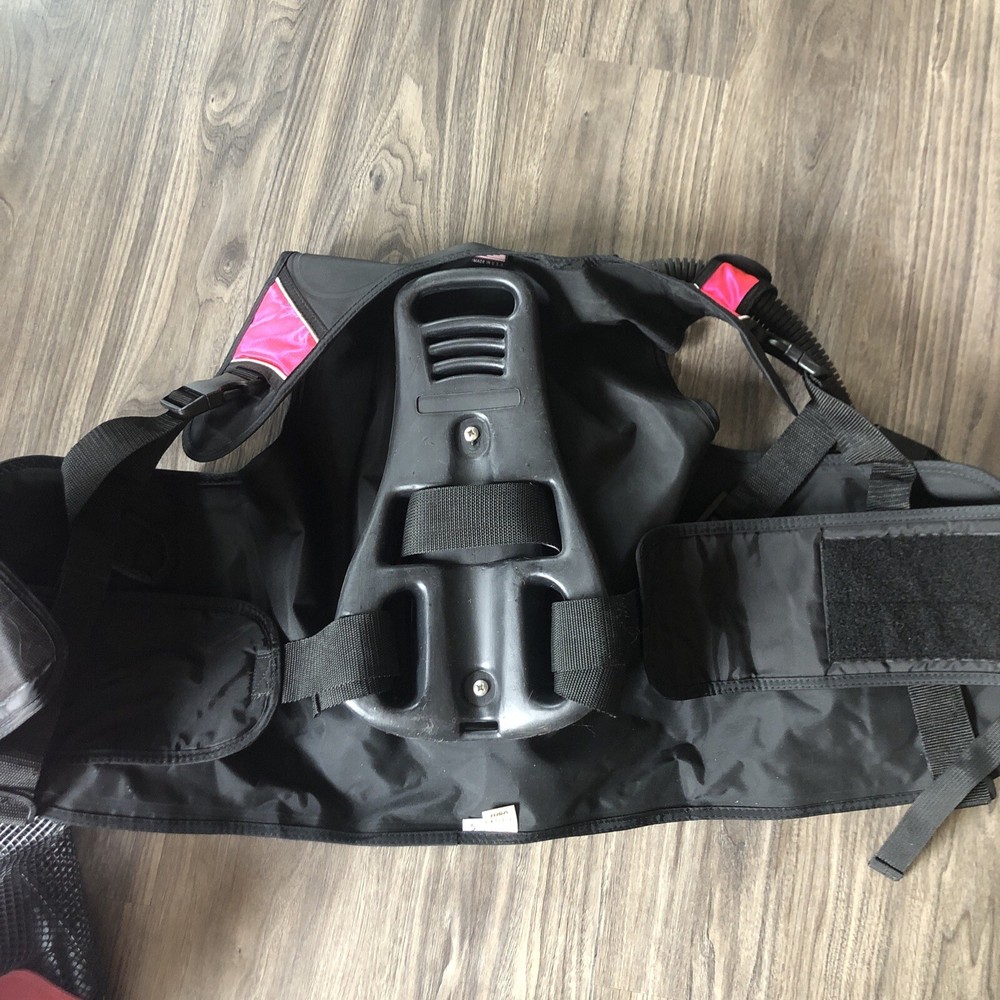 Tusa Dive Vest and Regulator Set