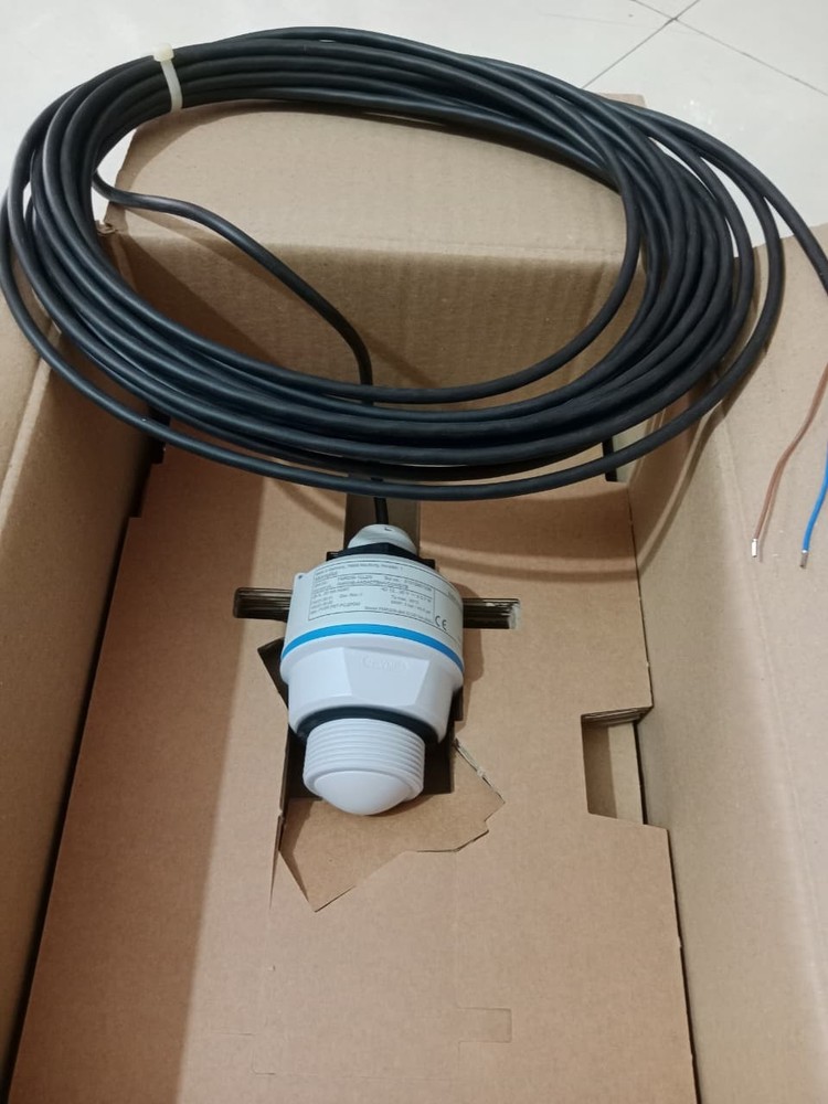 ENDRESS + HAUSER FMR20B RADAR LEVEL TRANSMITTER