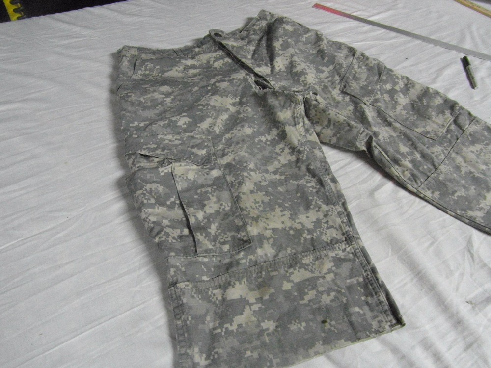 HUNTING WINDPROOF ACU CARGO SHORTS MEDIUM WITH DEFECTS