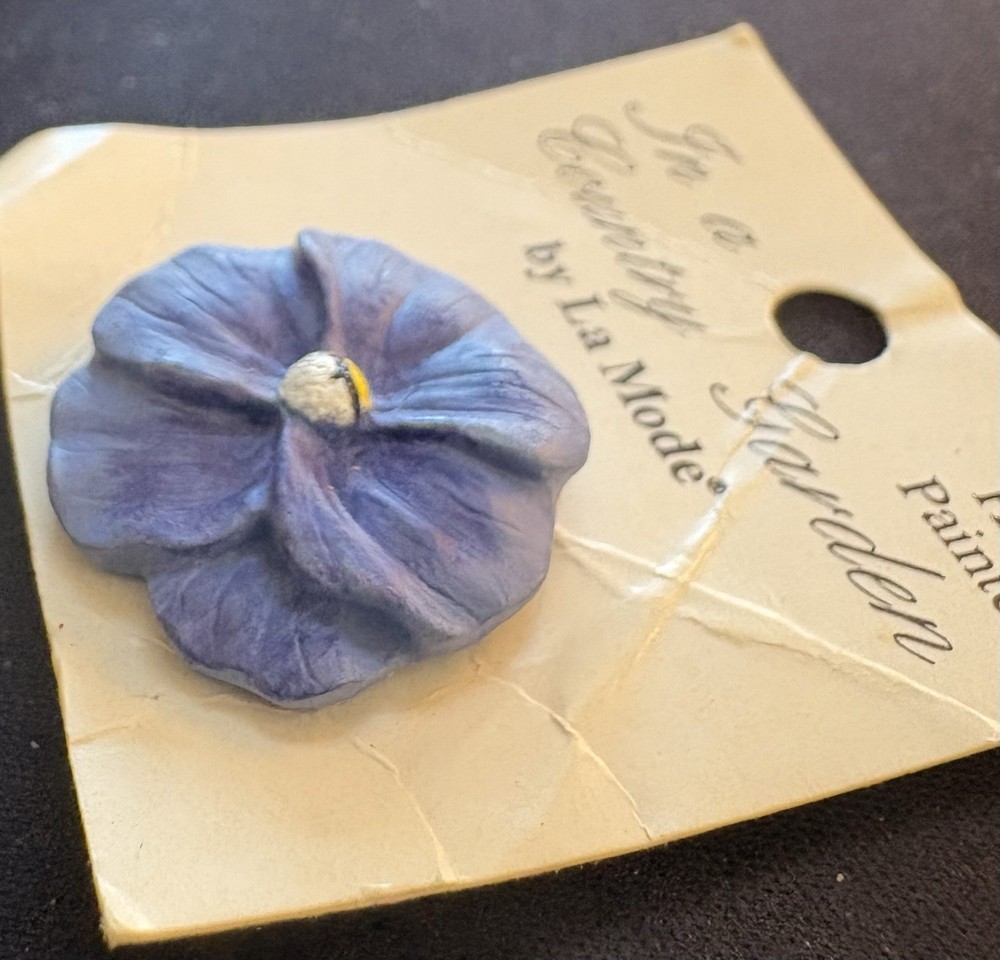 Plastic Button Vintage - FLOWER - New