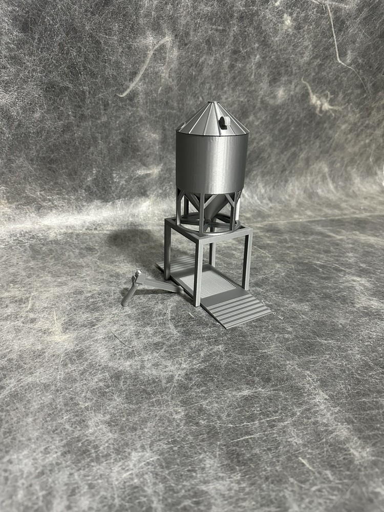 Grain bin with Unload Ramp