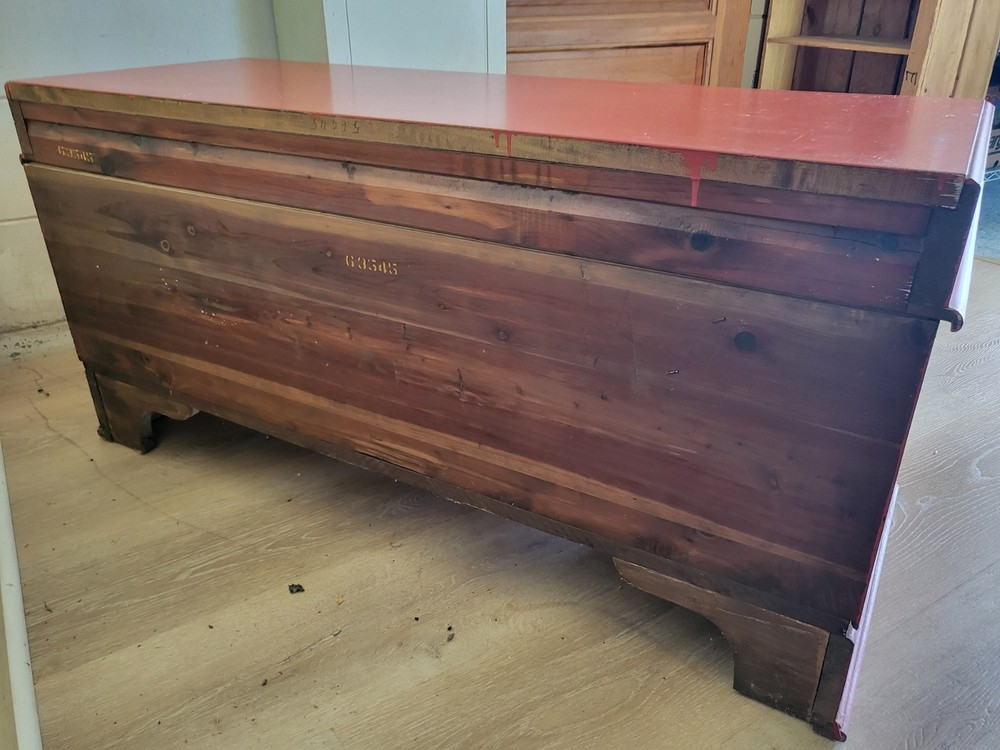 Bluebird Cedar Chest Brown Solid Wood Rectangular Storage Chest Trunk Hinged Lid