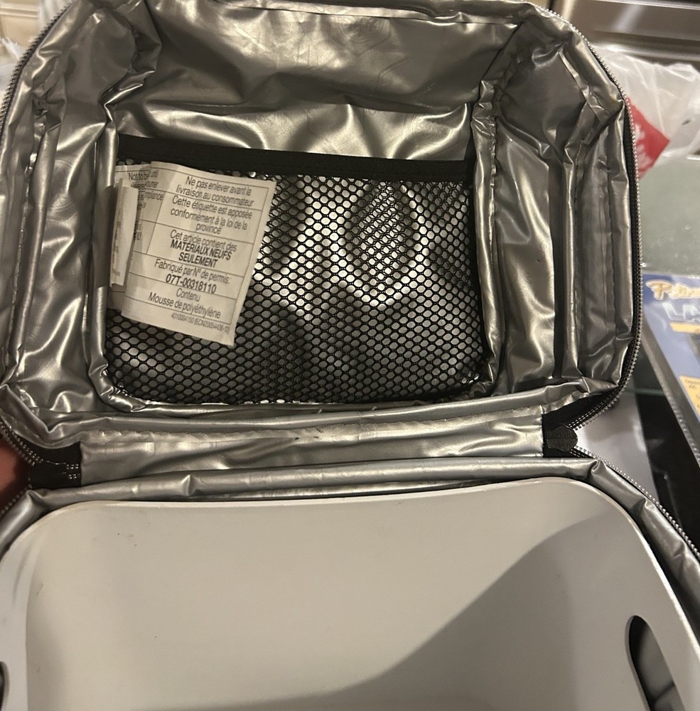 New Genuine COLEMAN 9 Can Soft Shell Cooler, Plastic insert