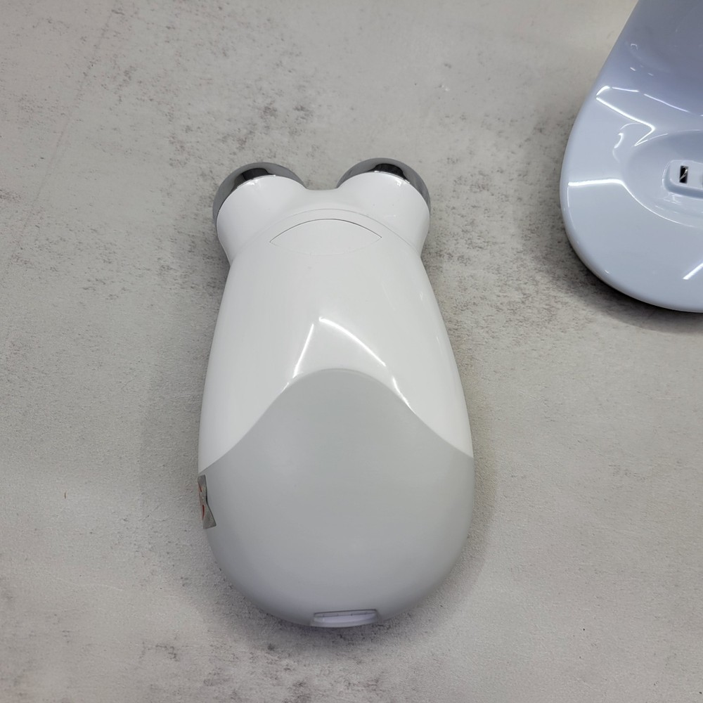 NuFACE Trinity Microcurrent Facial Device Kit - FDA Cleared Face Sculpting ™