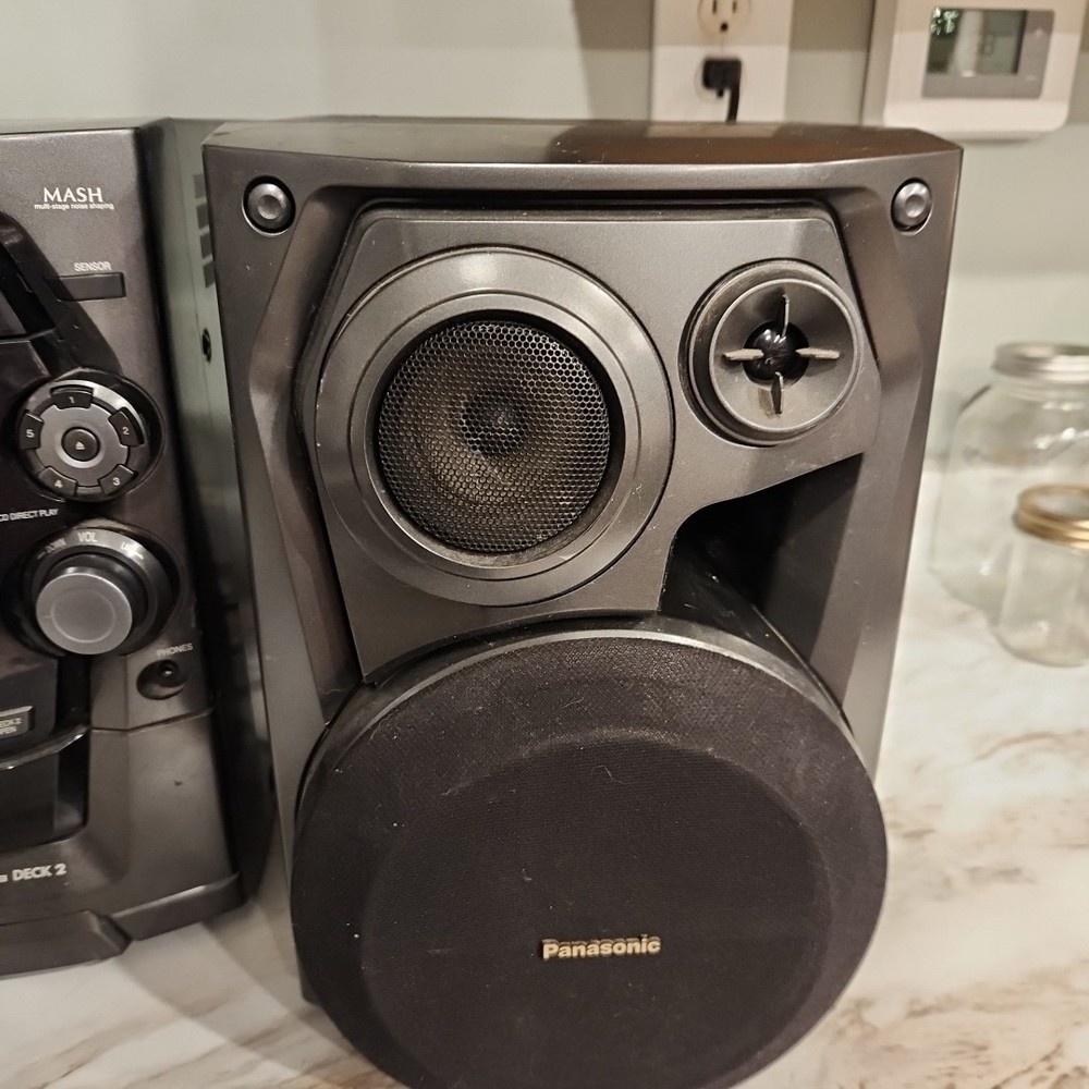 Panasonic SA-AK300 CD Stereo System 5 Cd Changer & Cassette READ