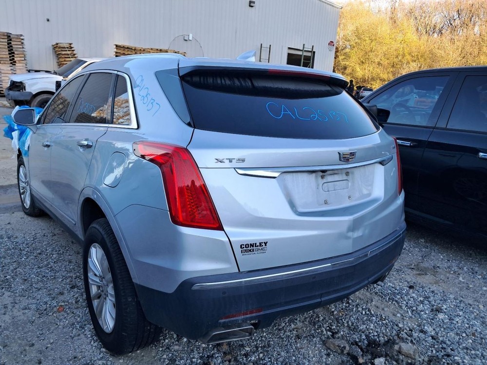 XT5 2019 Glove Box 4901593
