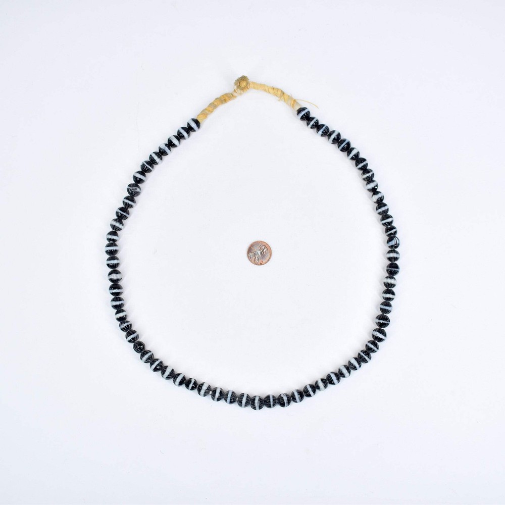 Dog Tooth Ruffle Black Trade Beads