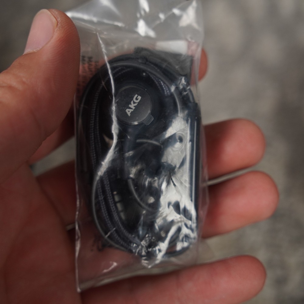 Samsung Gear VR SM-R324 With Controller VR Powered By Oculus