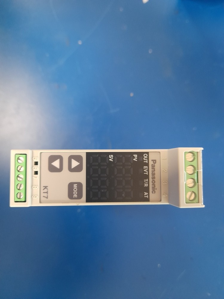 PANASONIC AKT7211100 Temperature Controllers