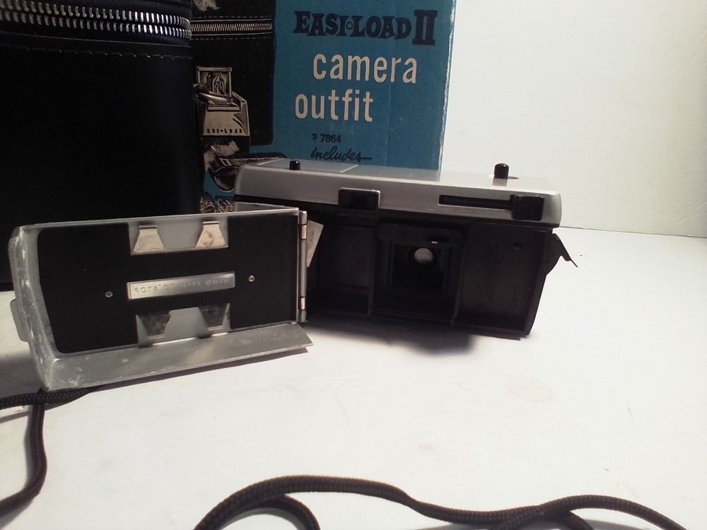 Sears 126 EASI-LOAD II Camera, Carrying Case, Instructions, and Flash Bulbs