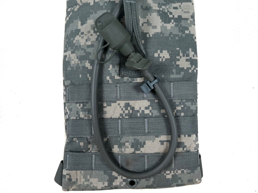 US Army ACU Hydration Carrier 100 OZ 3L System With Bladder Camelback UCP Pack