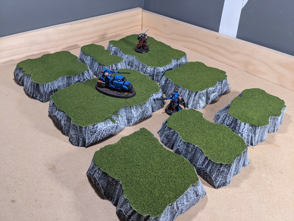 Wargaming Terrain - Medium Box Set of Platform Hills Grass Finish