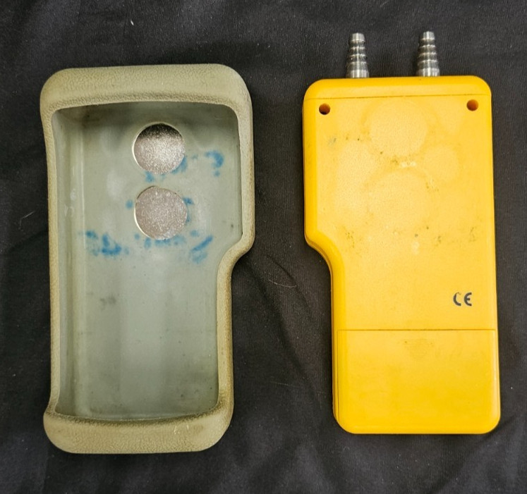 UEi EM151 & EM201 Digital Manometers