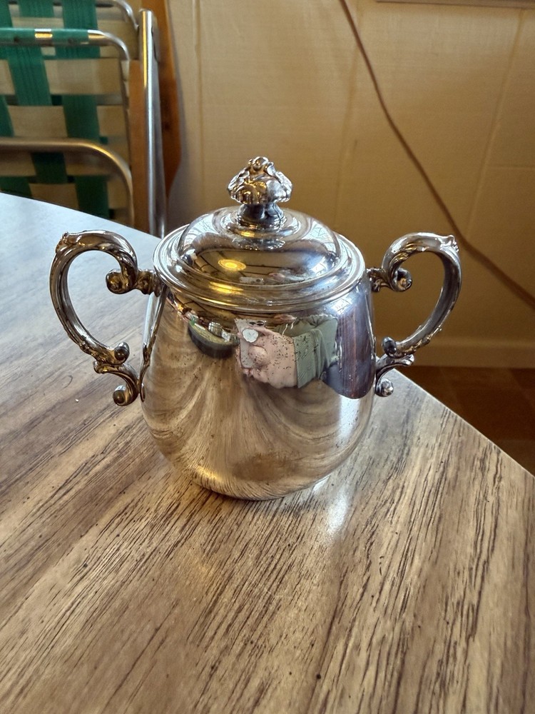 Vintage Wm Rogers Silver Plate Double Handle Sugar Bowl