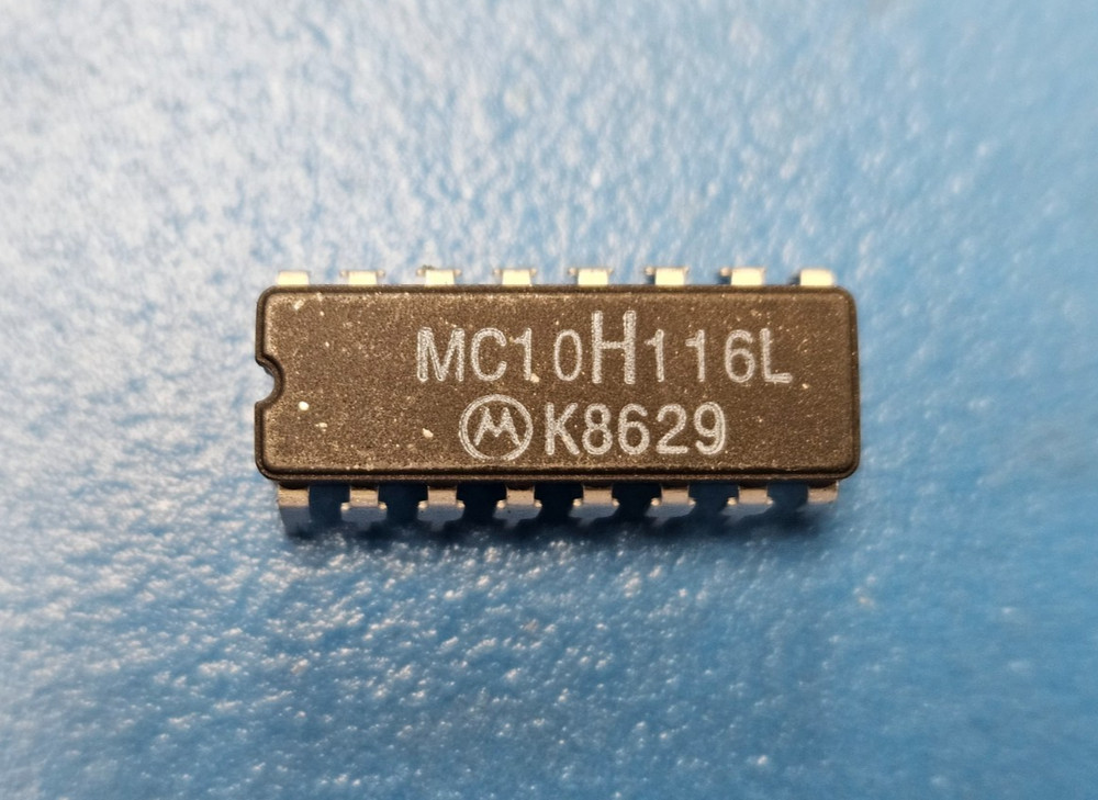 (2PCS) MC10116L Motorola Line Receiver, 1 Func, 3 Rcvr, ECL, CDIP16 *Trims*