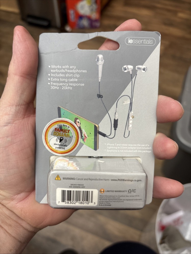 Mini Vlogging Microphone. Silver Color. Use W/Laptop Smartphone Tablet Desktop