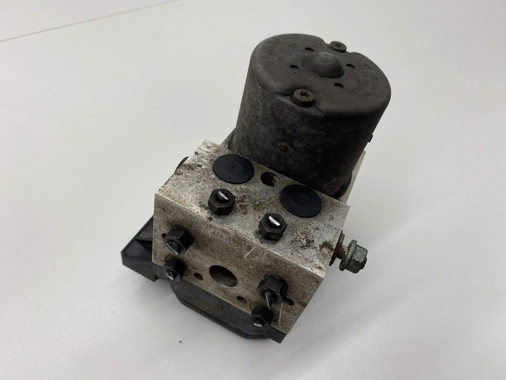 Audi S4 ABS pump control module B5 2000 Saloon