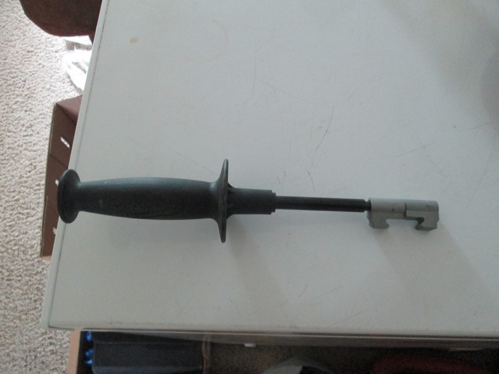 MILWAUKEE REPLACEMENT HANDLE FOR (ROTARY HAMMER/DRILL/GRINDER)