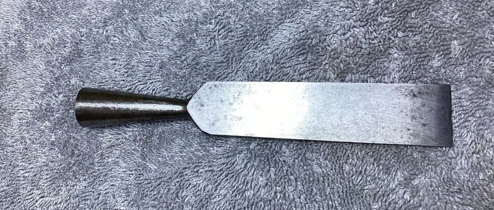 VTG. T.H.WITHERBY 7/8 BEVELED EDGE SOCKET CHISEL