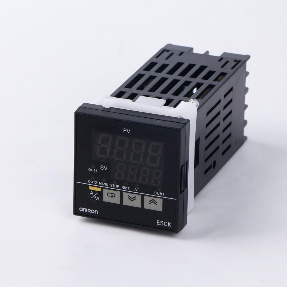 NEW Omron E5CK-AA1-302 Digital Controller Multi-Range 100-240VAC 50/60HZ