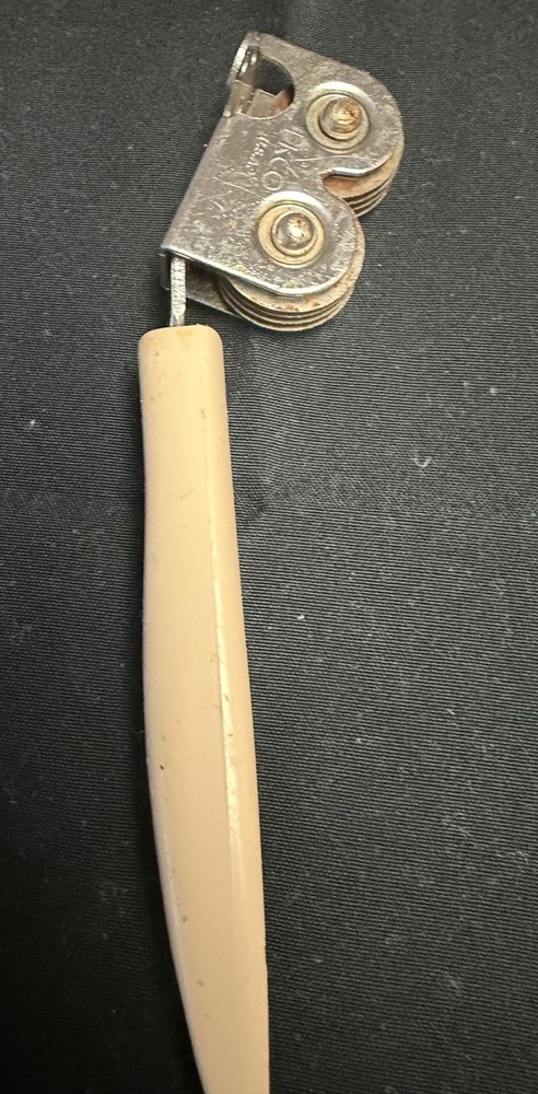Ecko Knife Sharpener Pull Through Vintage with White Handle