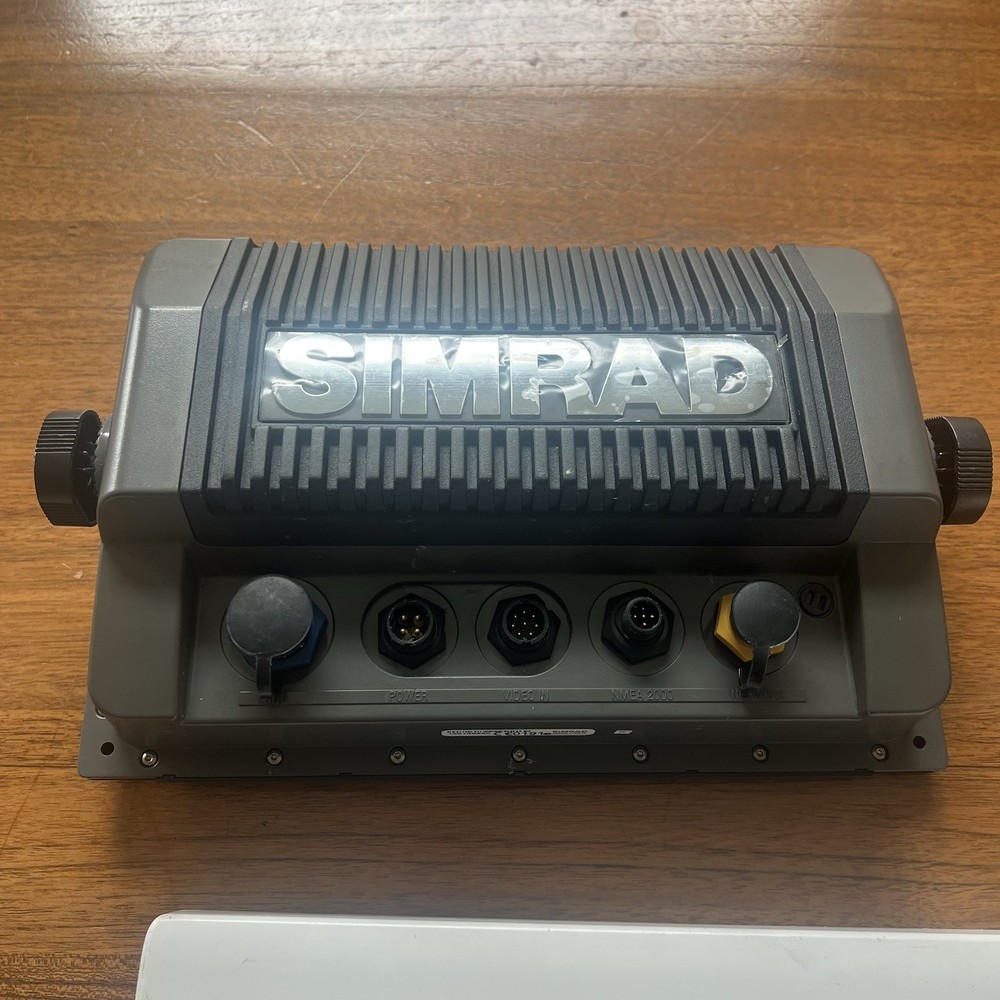 Simrad NSS8 AMER Chartplotter And Multifunction Display NSS-8 TESTED