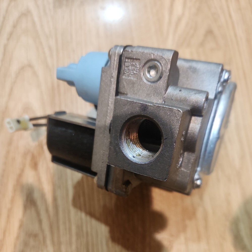 36e27 208 157022 Gas Valve