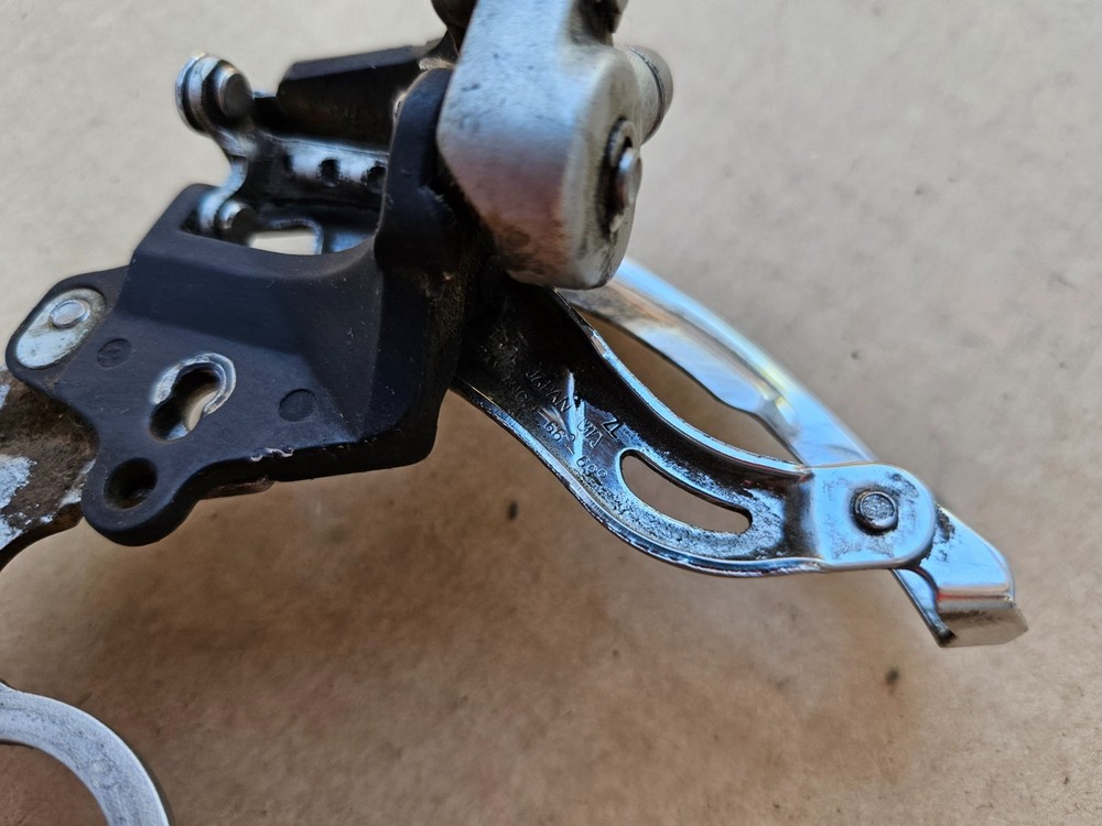 Shimano Deore XT Front Derailleur 9sp Bottom Pull FD-M750 Bottom Bracket Mount