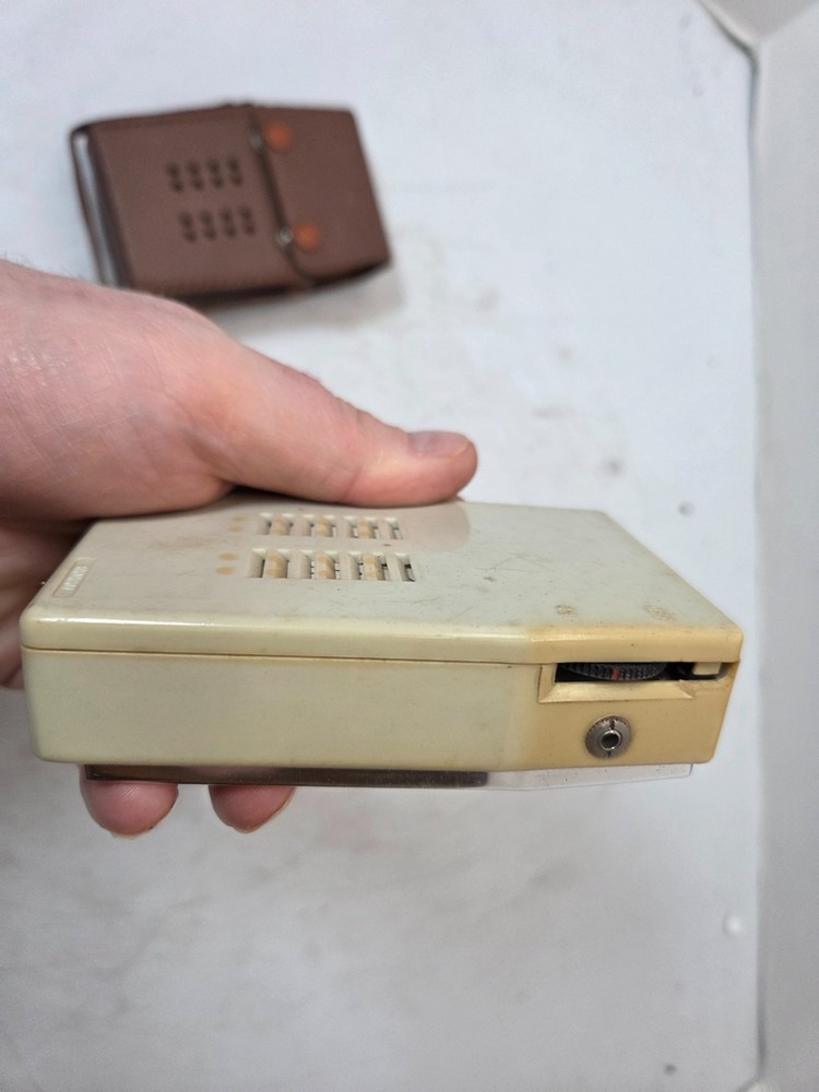 Vintage Summit Transistor HS-657 Transistor radio in case
