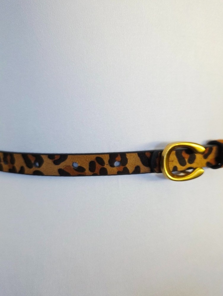 Thin leopard print belt with C gold buckle
