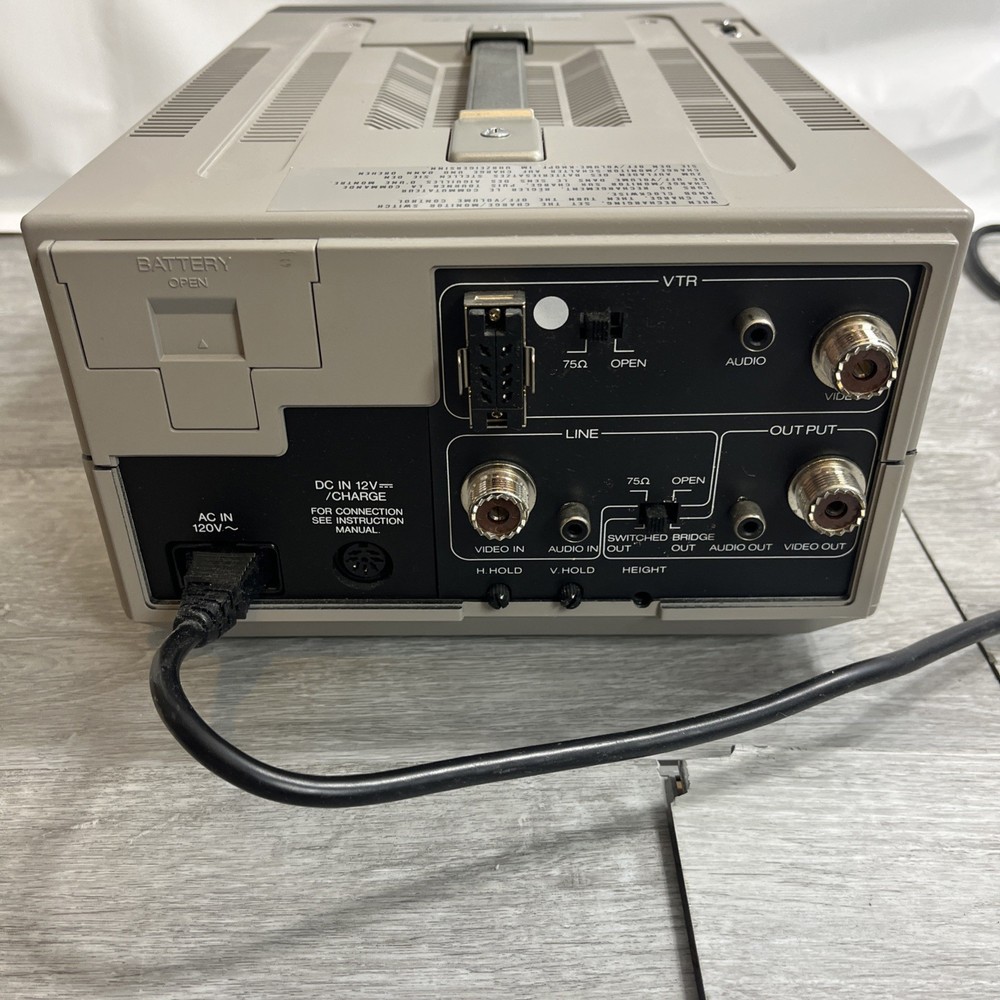 Vintage JVC TM-22U Powers On