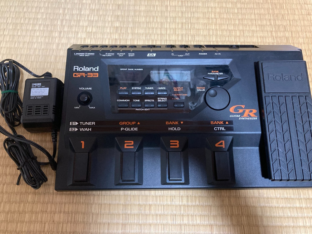 Roland GR-33 Guitar Synthesizer Multi-Effects Processor W/ Power Supply