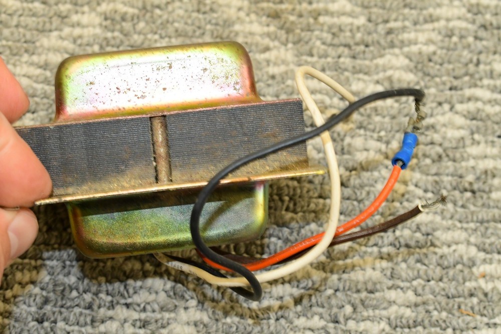 Johnson Controls Y64AJ-1C 100 VA. Baso Transformer