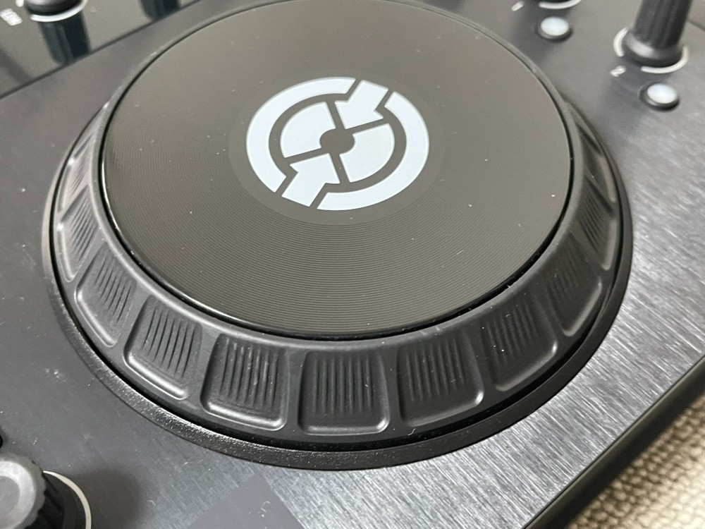 Native Instruments Traktor Kontrol S2 MK1 DJ Controller 2-Channel with Adaptor