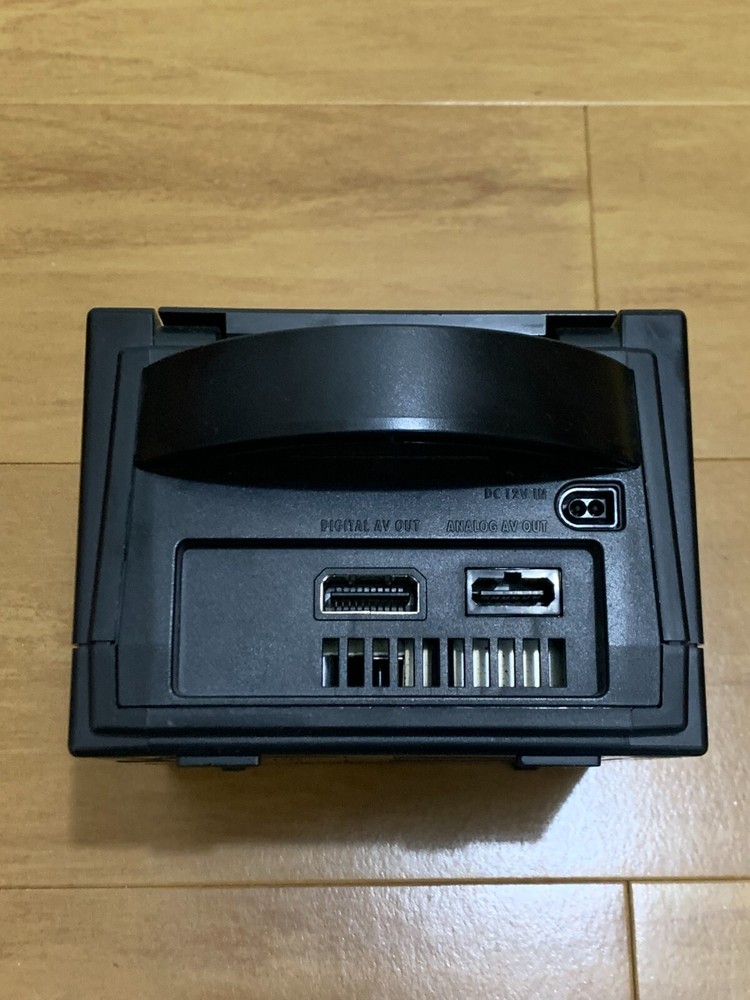 Nintendo GameCube Console + Controller + Accessory NTSC-U/C (US/Canada) DOL-001